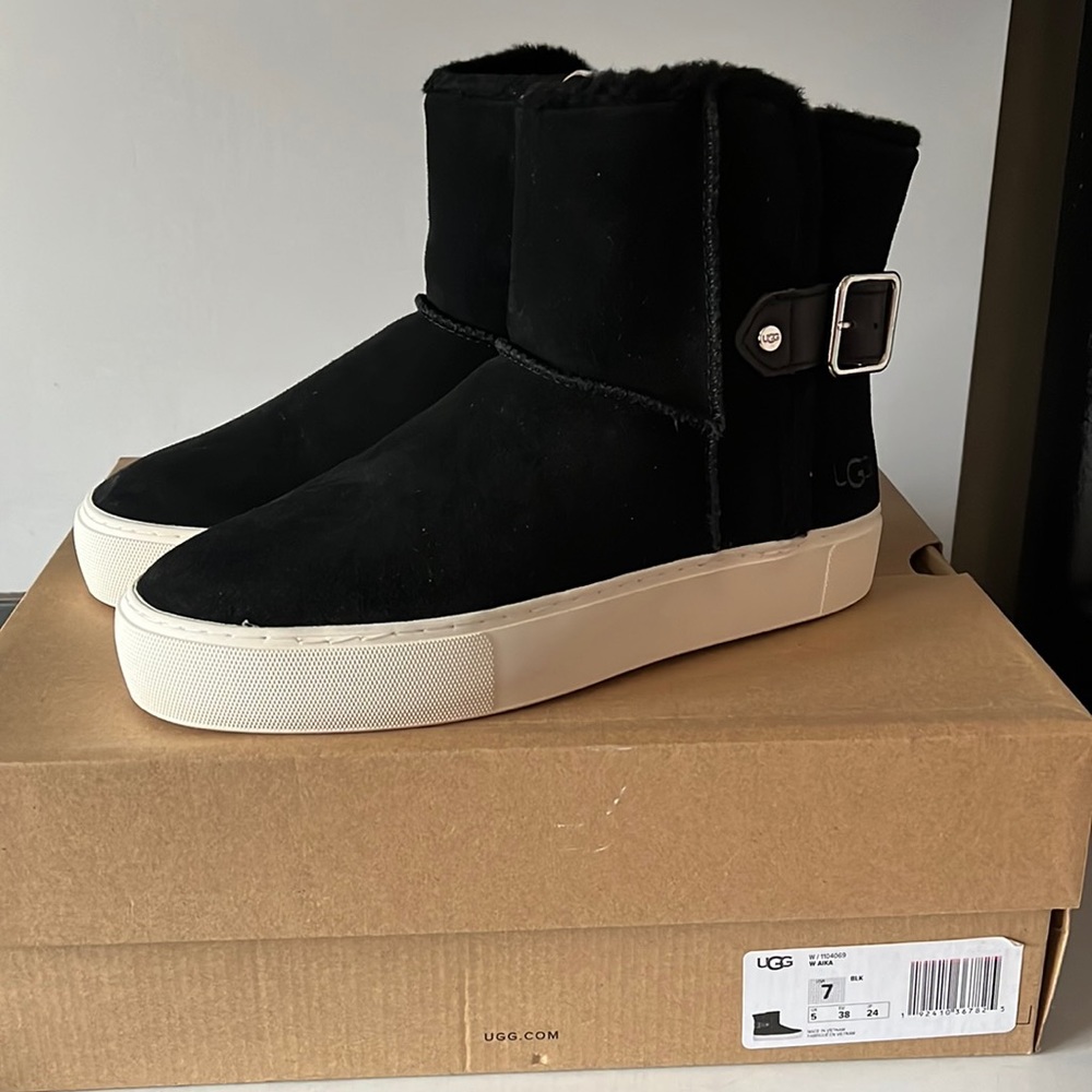 Ugg  boots new in box ! Sz 7 black great present for any occasion.